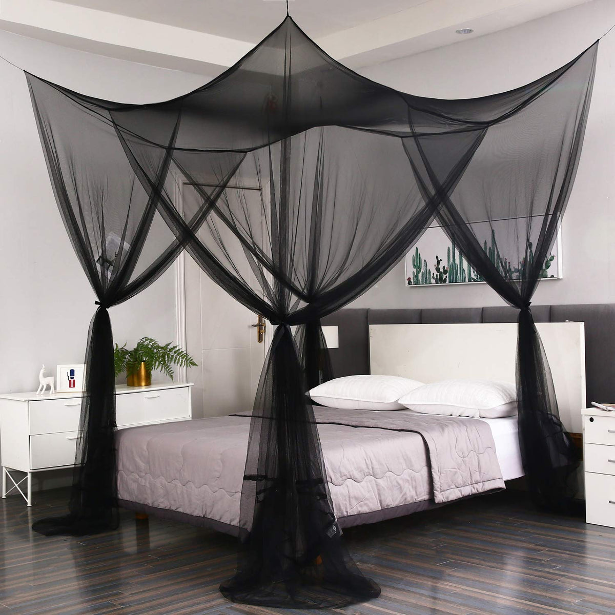 Mengersi black net canopy over-bed creates a Gothic, elegant look.