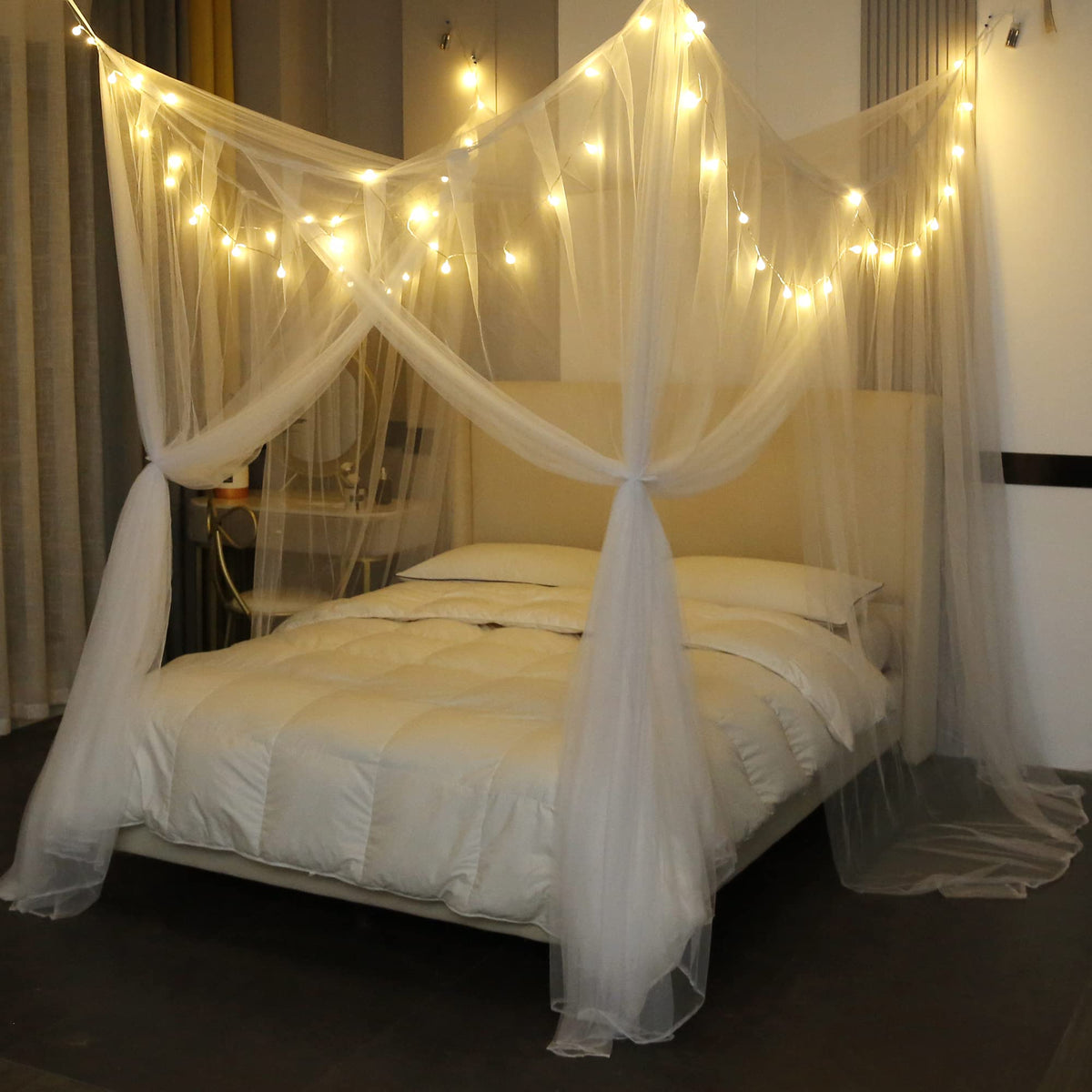 Mengersi four-corner post canopy structure showcases stable, premium drape setup.