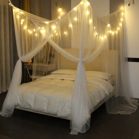 Mengersi four-corner post canopy structure showcases stable, premium drape setup.