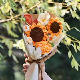 MengxFly crochet sunflower bouquet ready-to-gift for birthdays, anniversaries, or thoughtful moments.