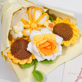 MengxFly green leaves crochet bouquet provides lasting beauty for any room.