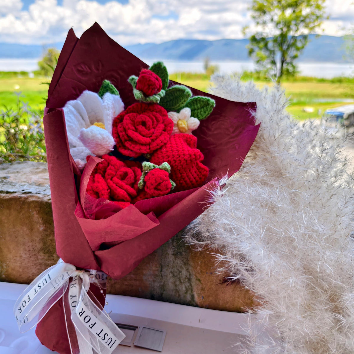 MengxFly romantic gift for her captures affection with a keepsake.