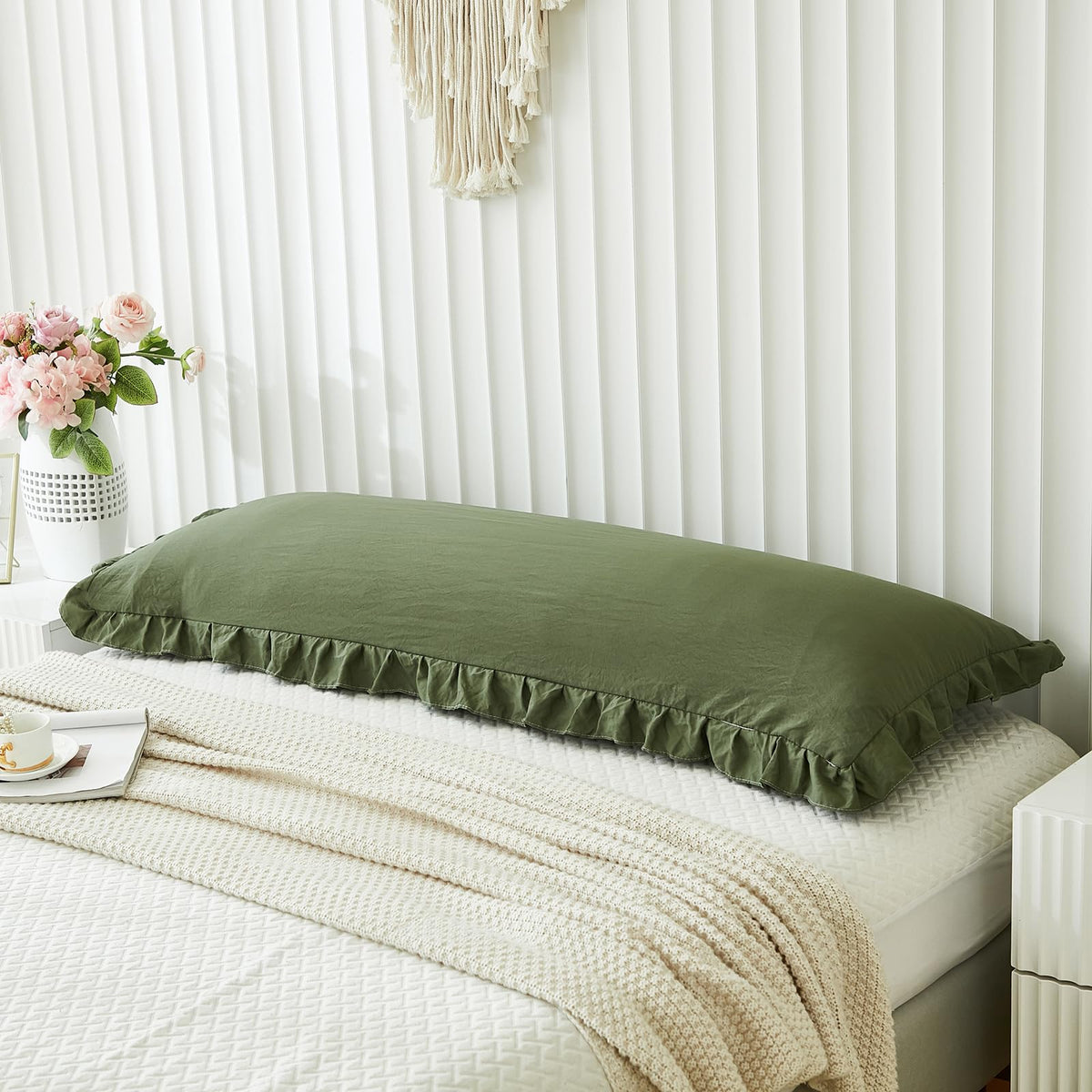 Merryword wrinkle-resistant material stays neat between washes.