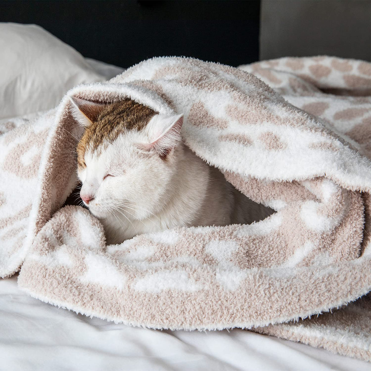 Machine washable MH MYLUNE HOME leopard blanket for easy care