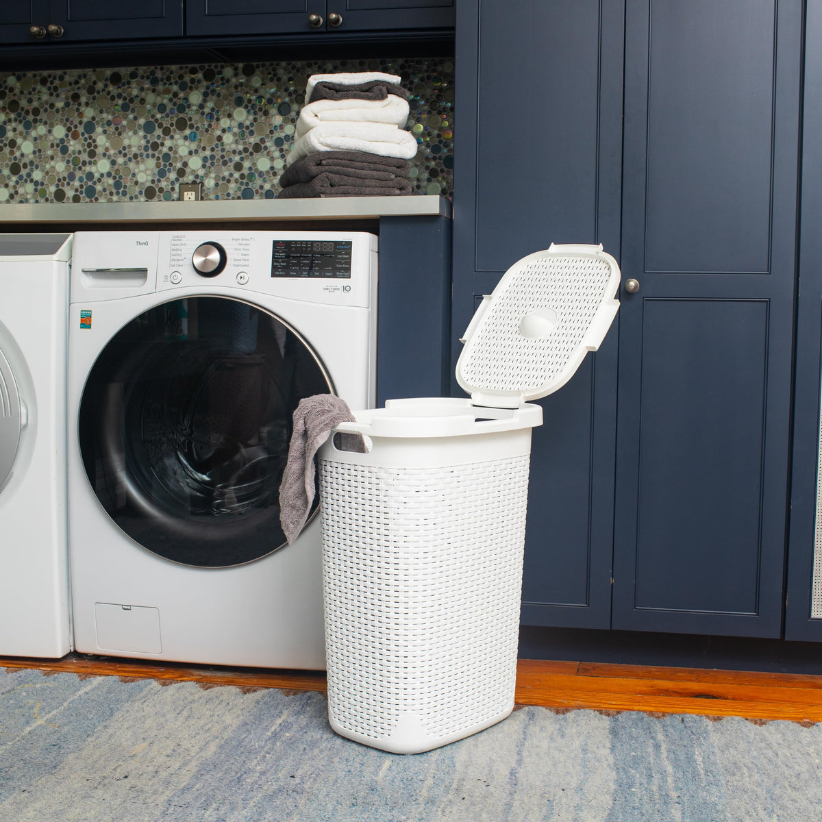 Mind Reader 60L capacity hamper ideal for towels and linens.