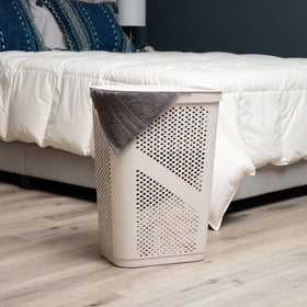 Mind Reader ventilated sides highlight airflow to reduce odor during laundry cycles.