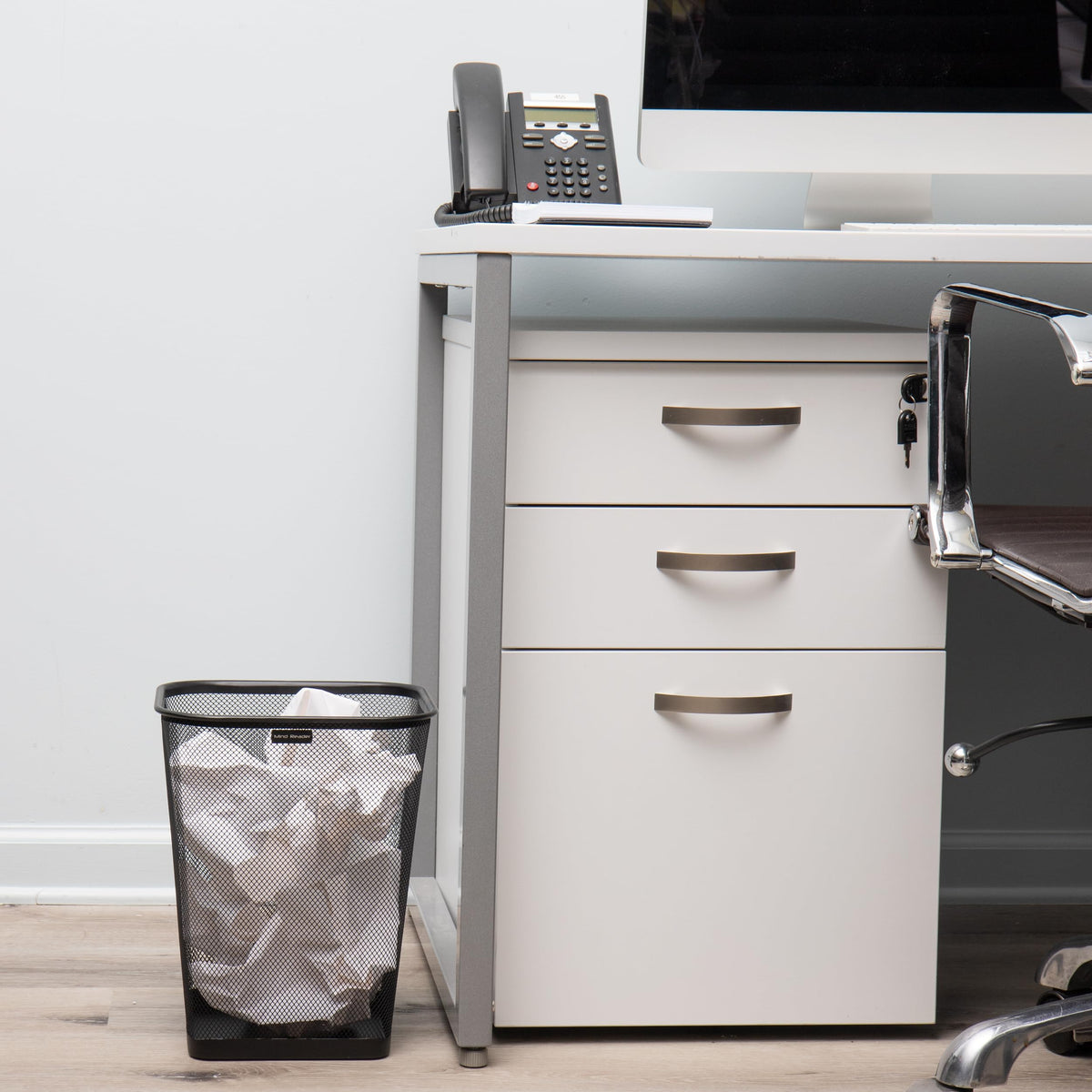 Mind Reader breathable mesh design reduces odors in office or home spaces.