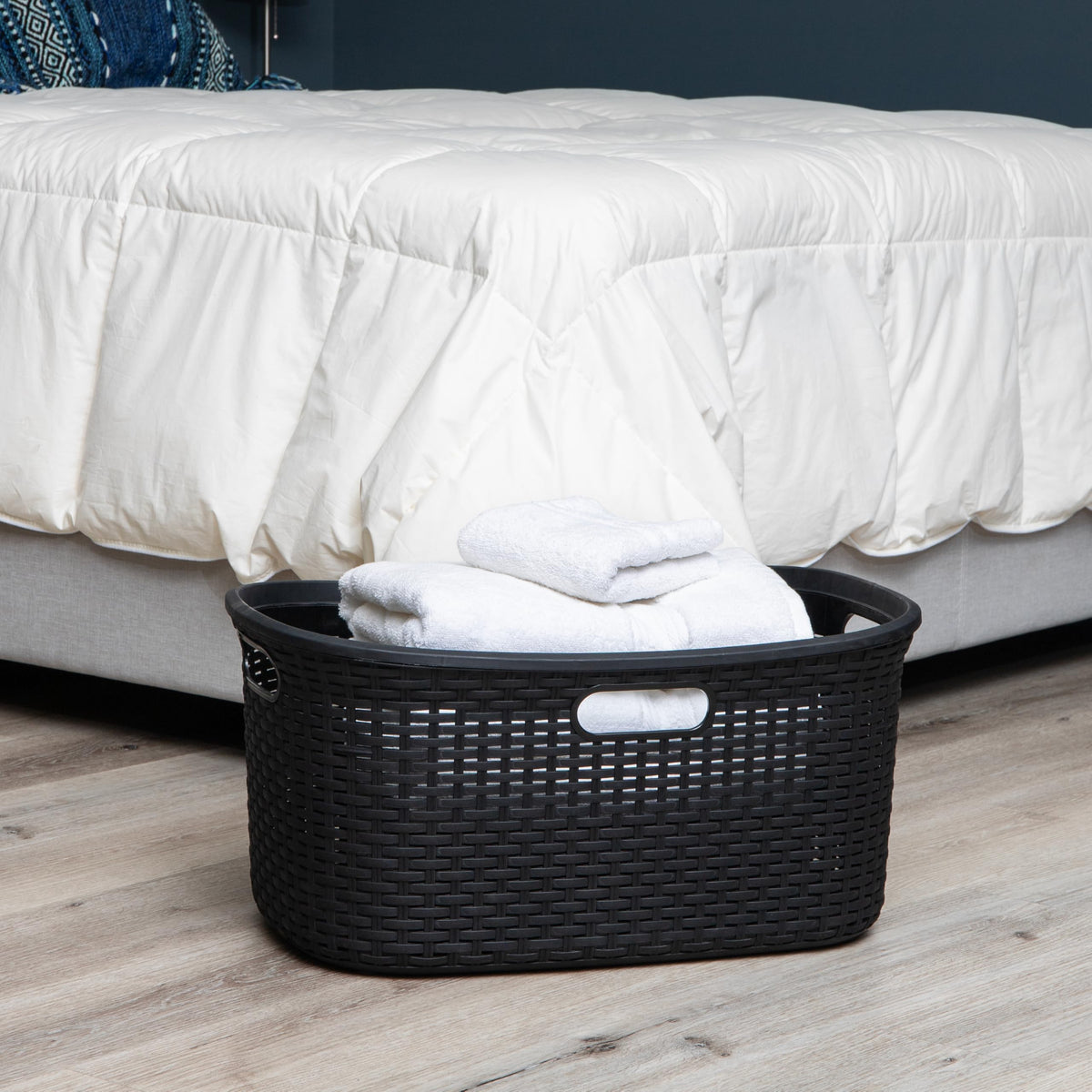 Mind Reader dorm-friendly solution ideal for bedrooms, bathrooms, or small apartments.