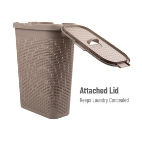 Mind Reader lightweight handle makes carrying laundry easy around the home.