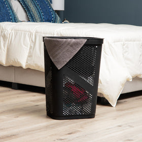 Mind Reader 60L hamper side handles for easy transport
