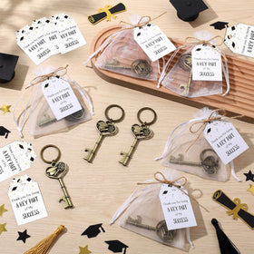 Misdary graduation cap design keychain with bronze finish