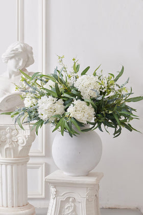 MISSPIN artificial flowers in tall vase arrangements create dramatic, ready-to-display decor.