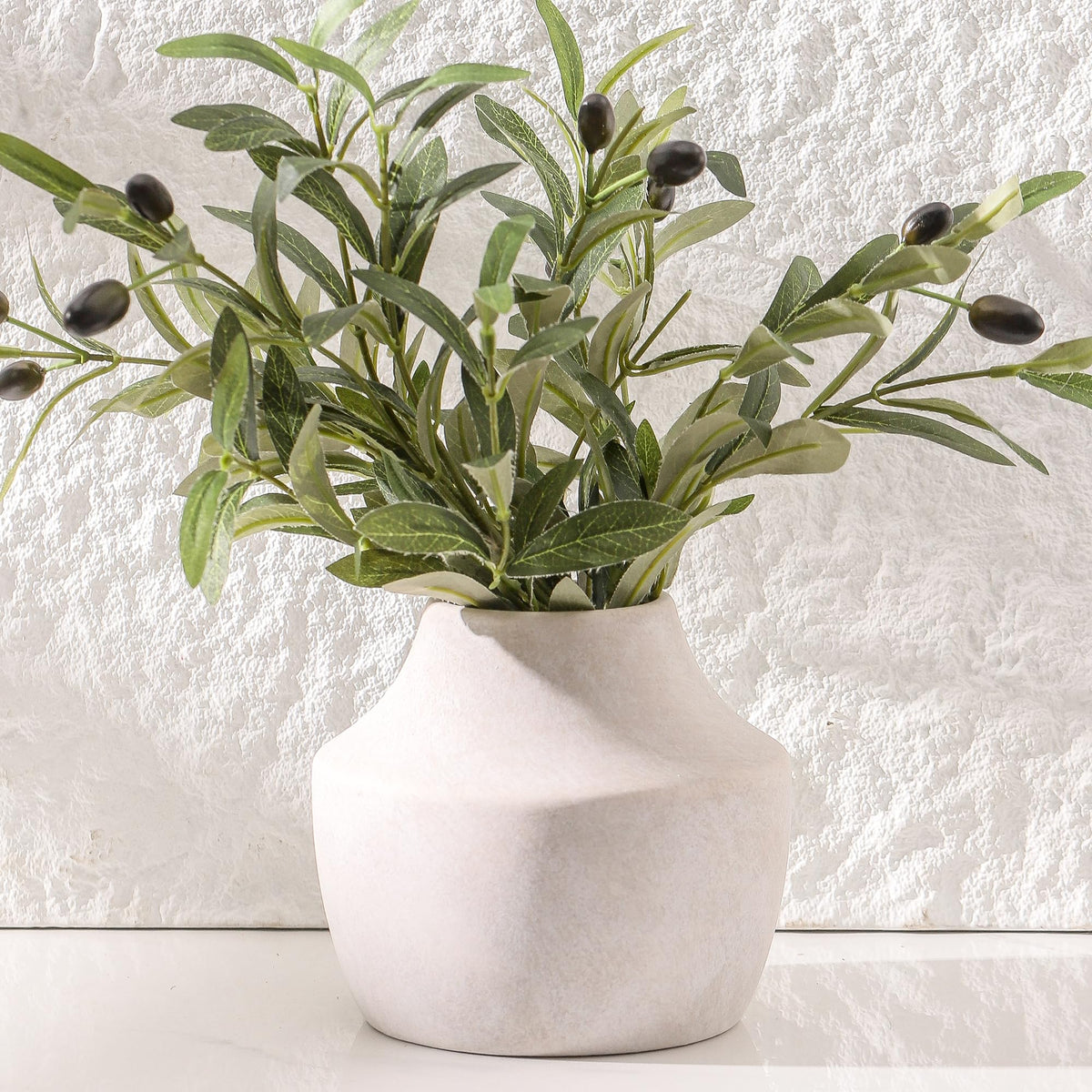 Mitt&amp;Ditt farmhouse vase styled in living room for cozy elegance