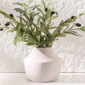 Mitt&amp;Ditt farmhouse vase styled in living room for cozy elegance