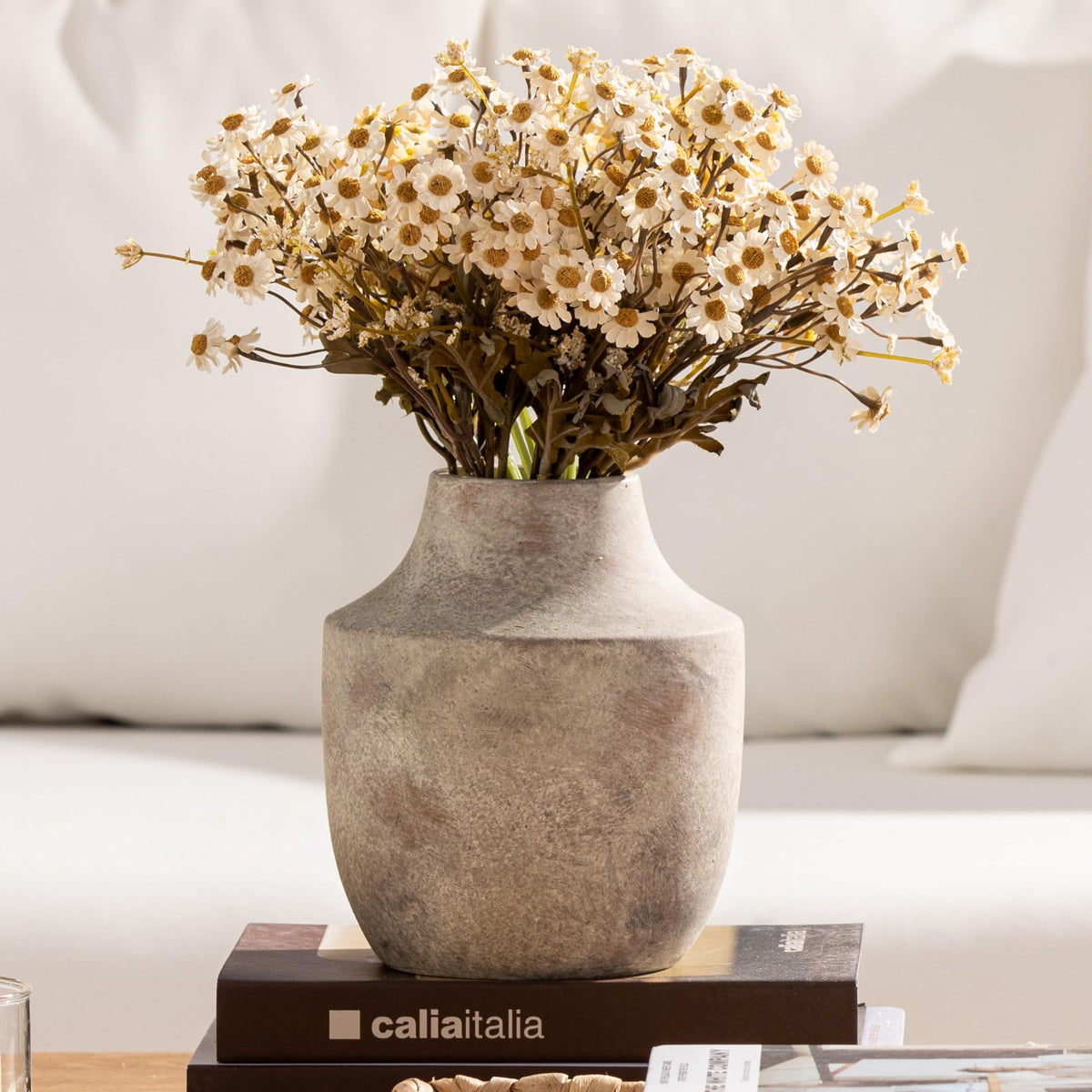 Mitt&Ditt handcrafted glaze vase showcased on shelf