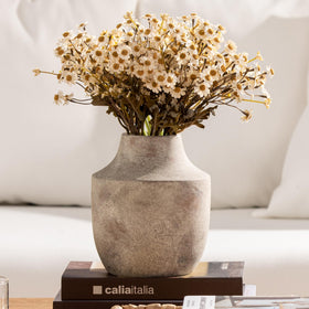 Mitt&Ditt handcrafted glaze vase showcased on shelf