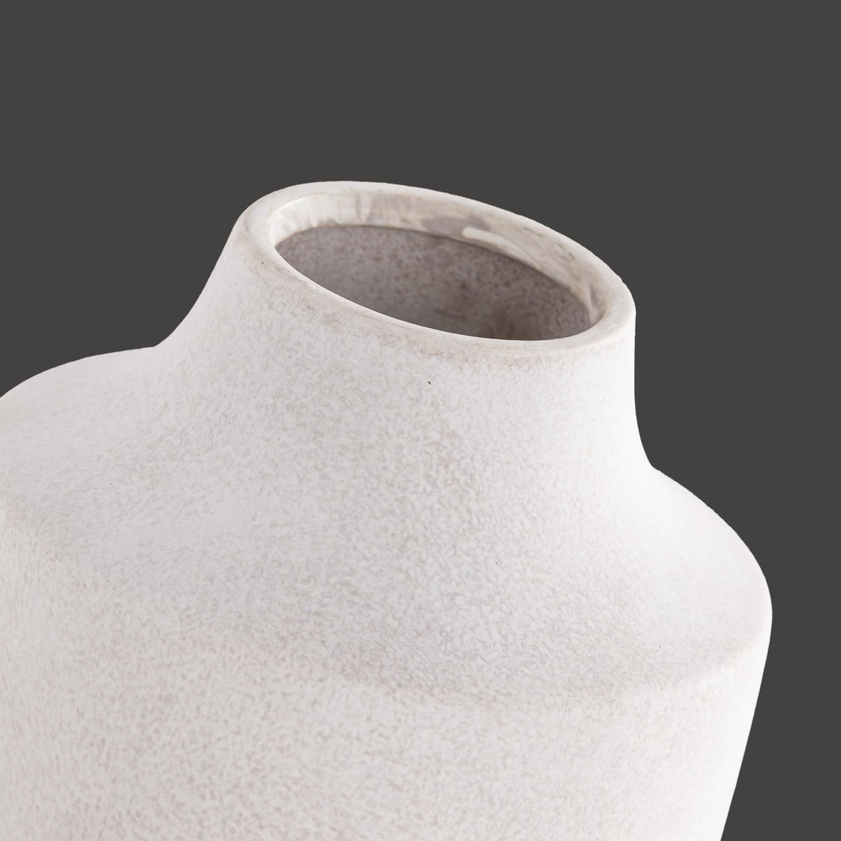 Mitt&Ditt handcrafted pottery vase, durable artisan detail