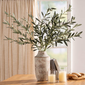Mitt&Ditt terracotta vase blends rustic and modern aesthetics.