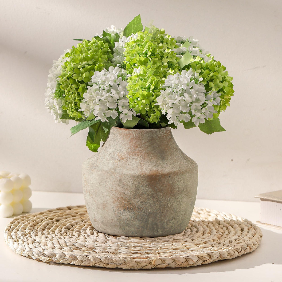 Mitt&Ditt ceramic flower vase front view, ideal for displaying fresh or artificial blooms.