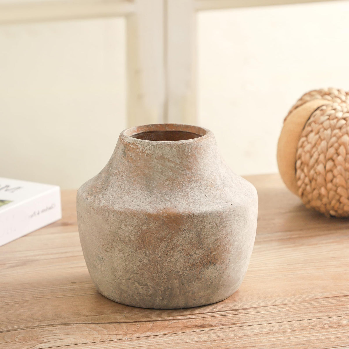 Mitt&Ditt farmhouse vase with neutral glaze complements any decor style.
