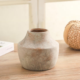 Mitt&Ditt farmhouse vase with neutral glaze complements any decor style.