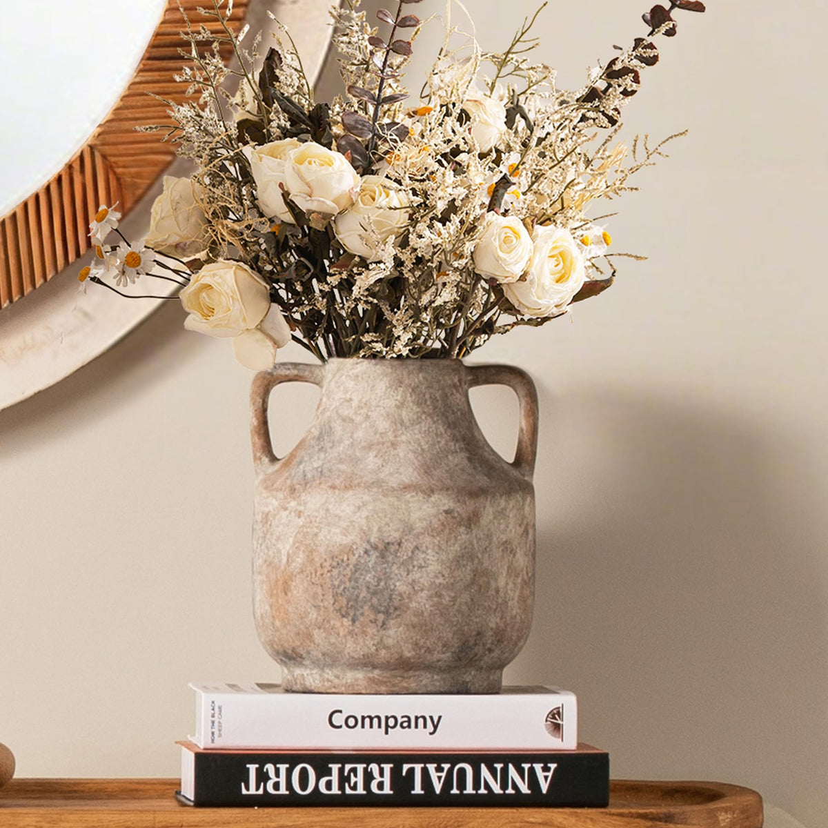Mitt&Ditt non-slip bottom vase protects surfaces during use