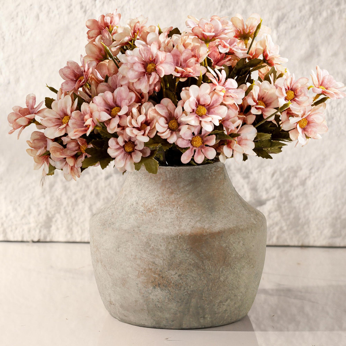 Mitt&Ditt small decorative shelf vase perfect for bookcase styling.