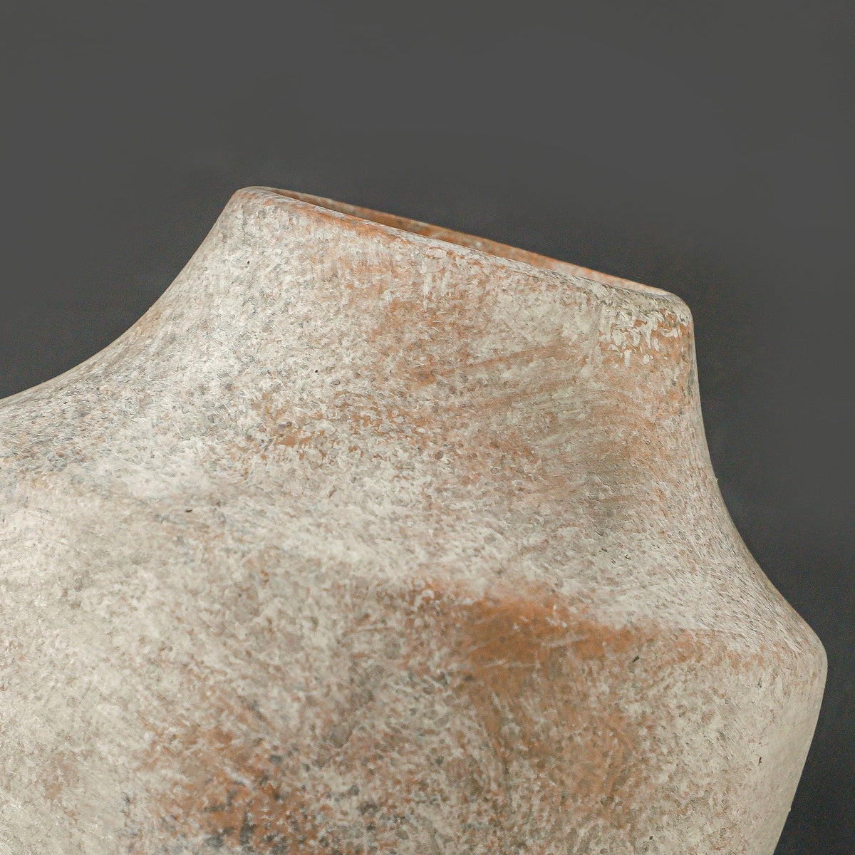 Mitt&Ditt vase on living room table for mantel displays.