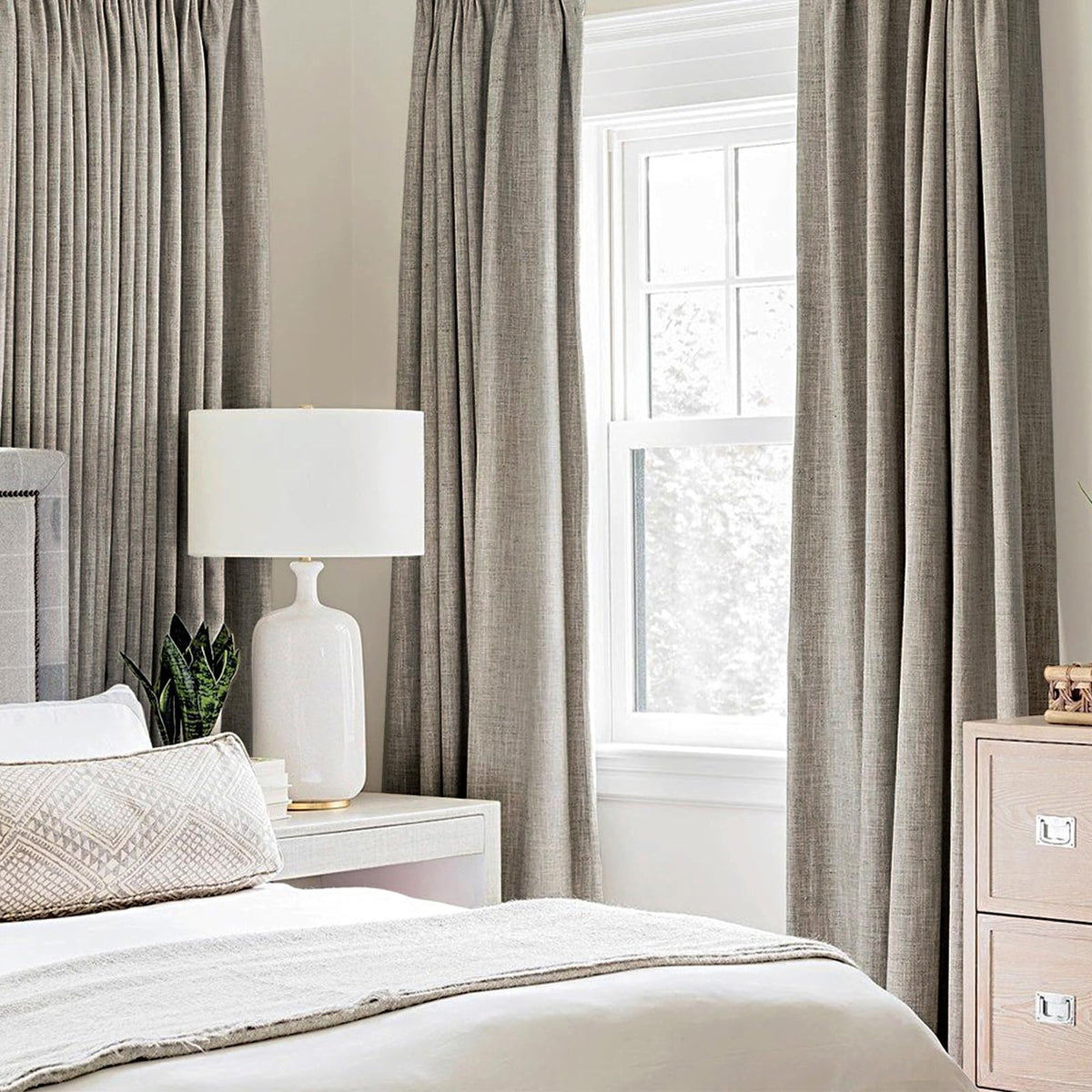 MIULEE blackout curtains show thermal insulation and light control for daytime use.