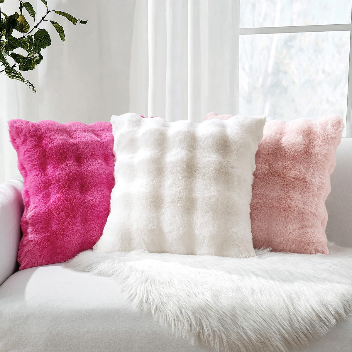 MIULEE cloud-like fur texture adds luxurious softness to your sofa.