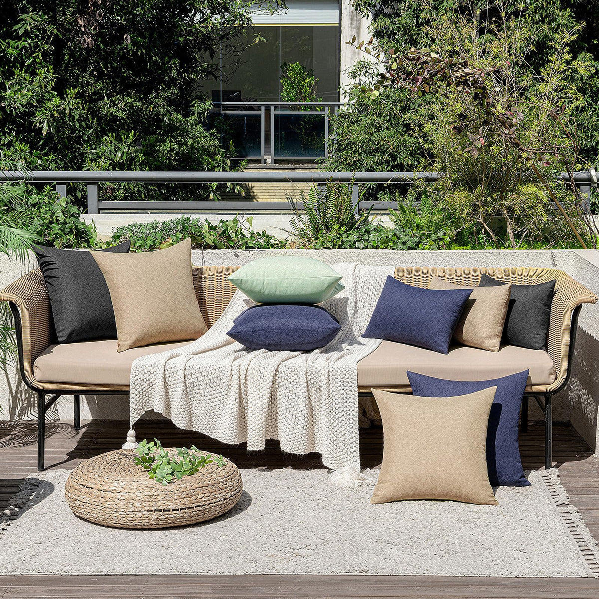 MIULEE easy-care outdoor cover supports cold wash and quick drying.