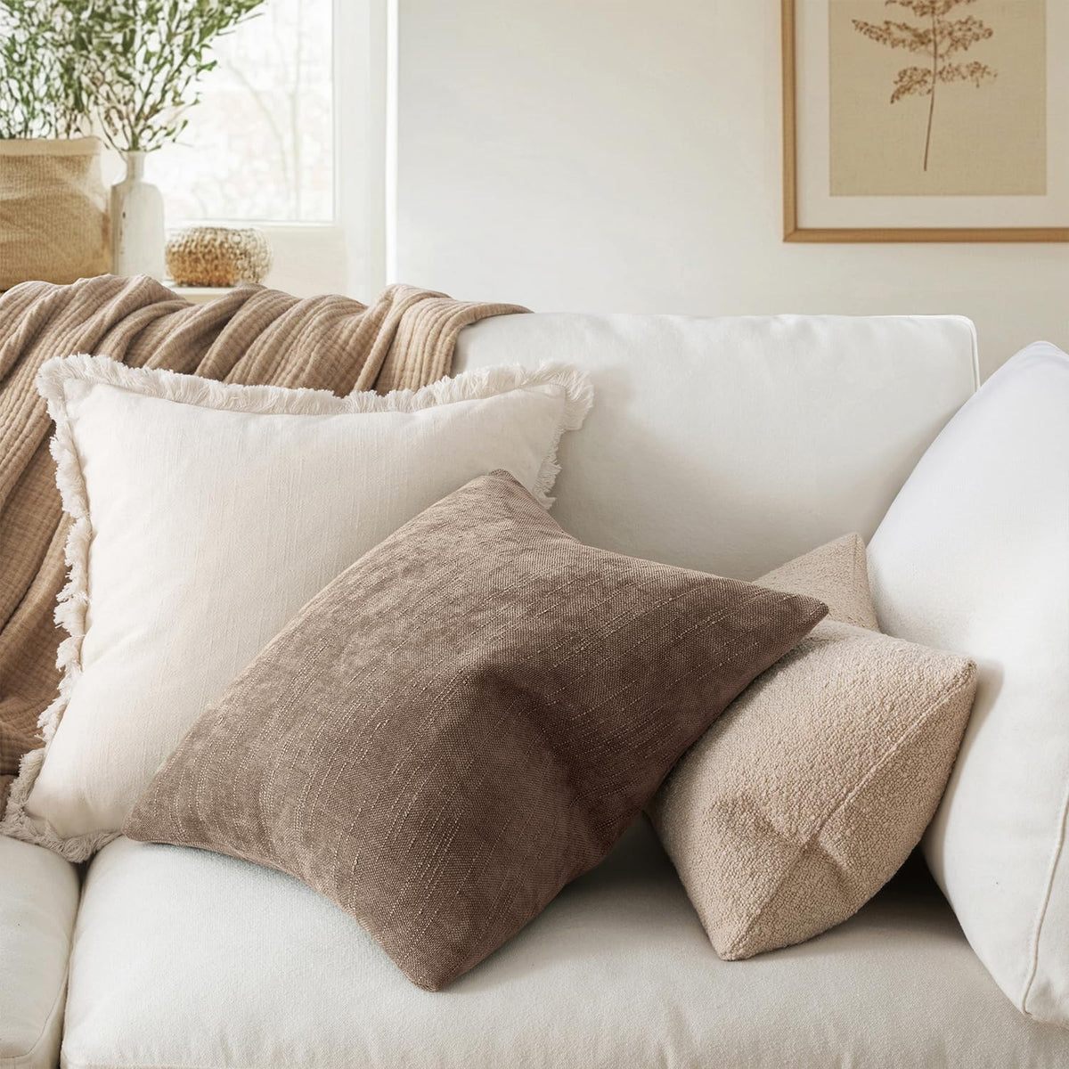 MIULEE chenille texture detail enhances tactile comfort in living spaces.