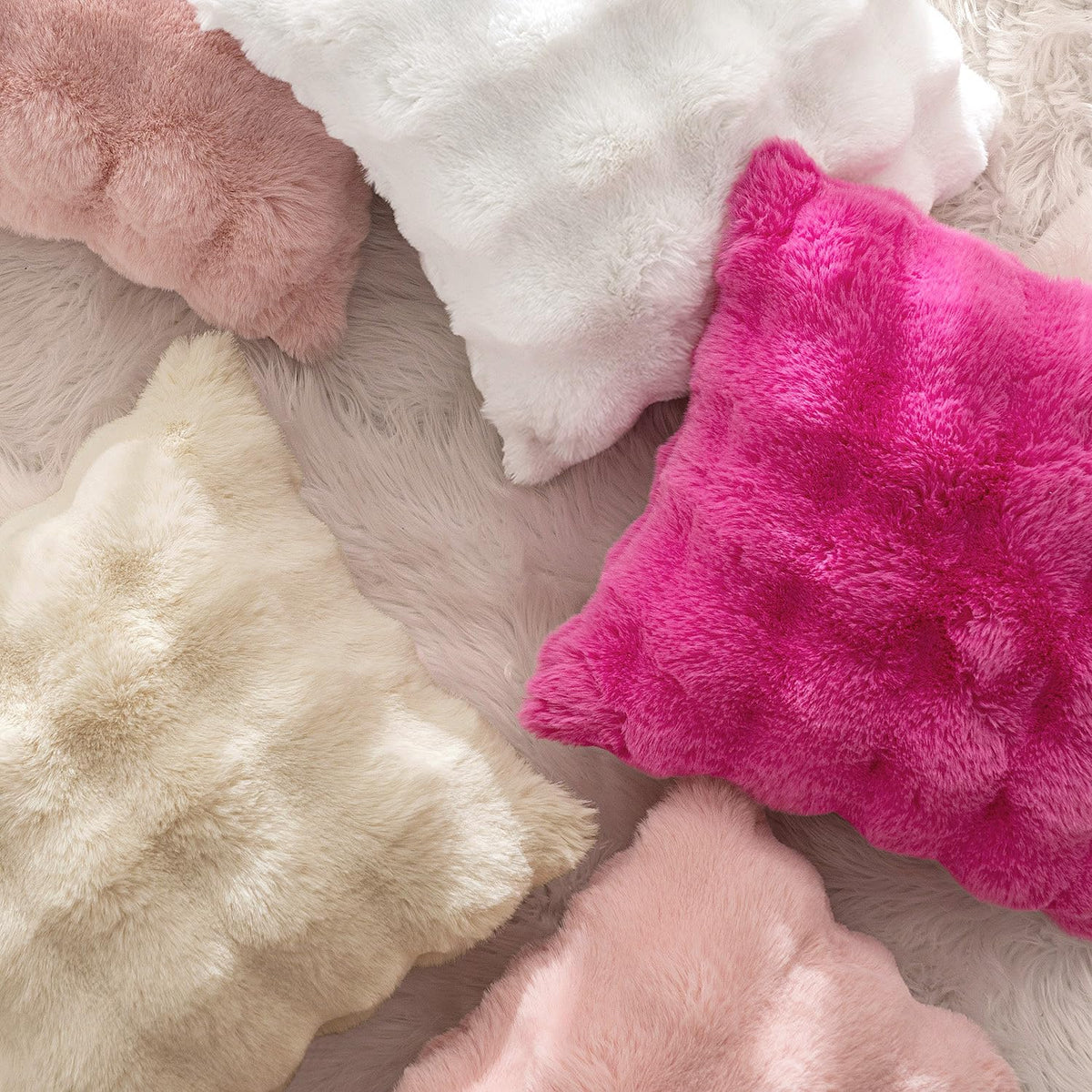 MIULEE invisible zipper keeps a seamless look and easy stuffing.