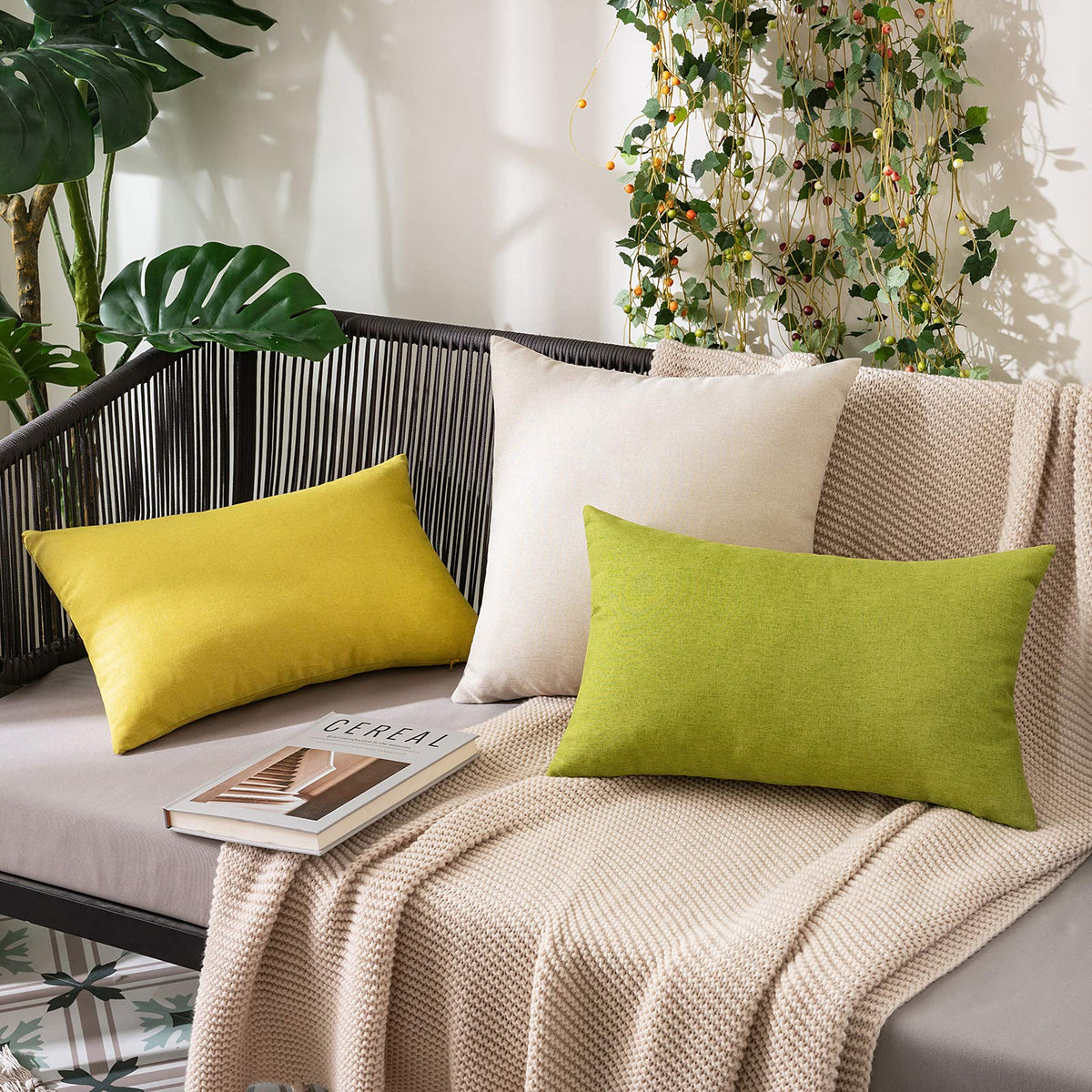 MIULEE waterproof cushion cover is easy to care for and quick to dry.