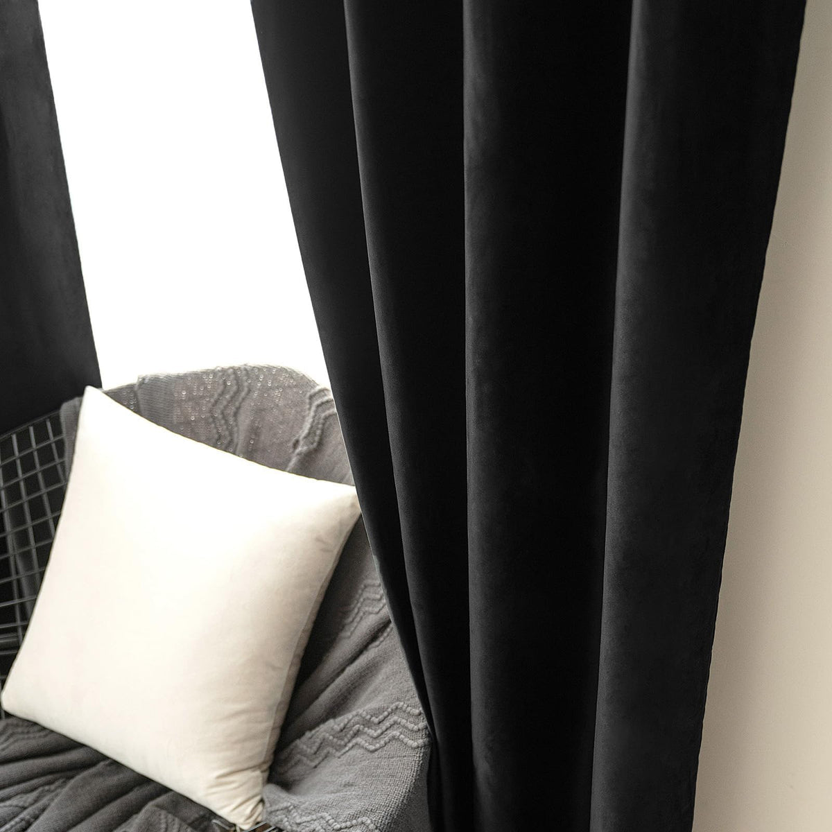 MIULEE room ambience with velvet curtains improves perceived quality
