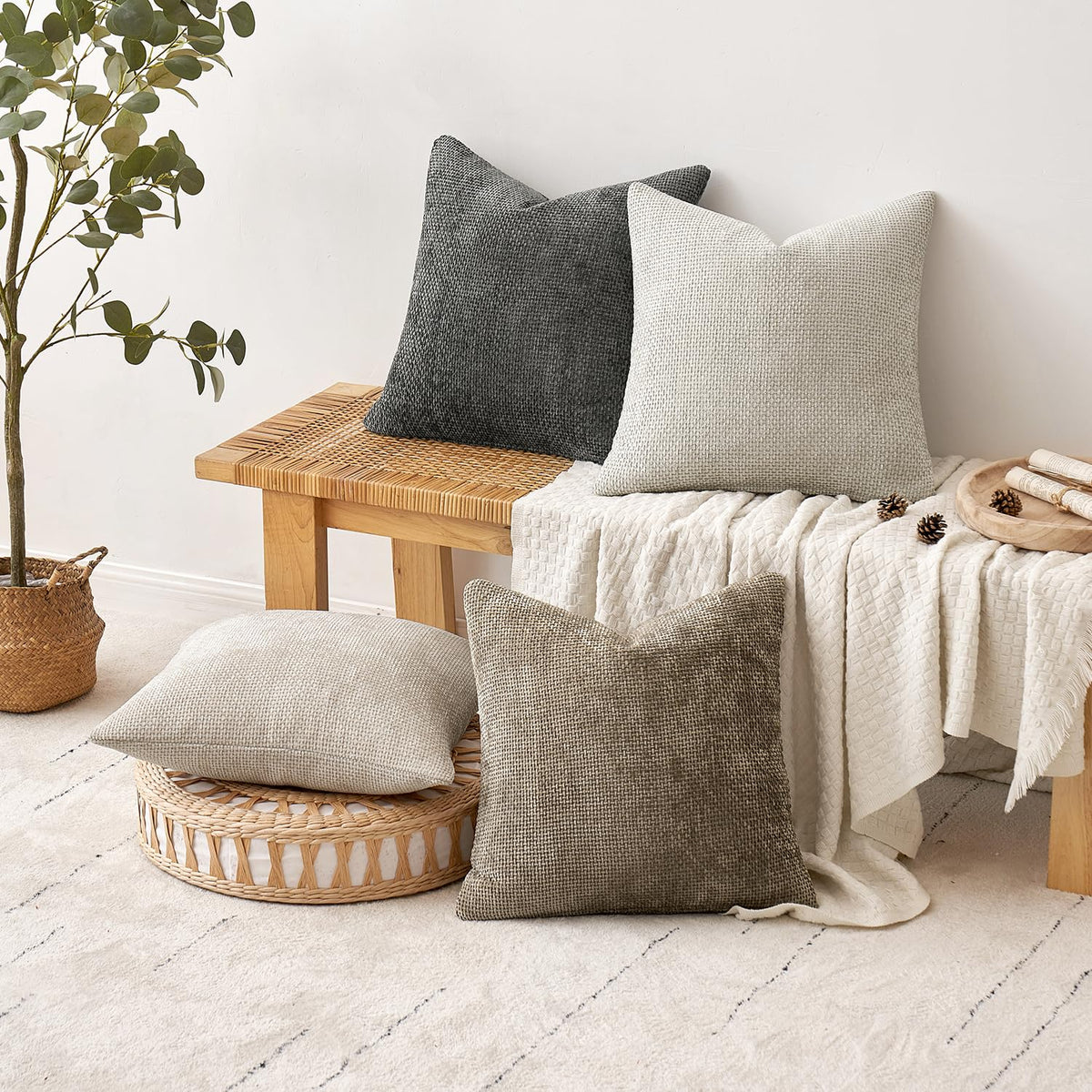 MIULEE pillow cover shows seamless hidden zipper for a sleek silhouette.