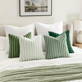 MIULEE decorative cover set complements a variety of living room aesthetics.