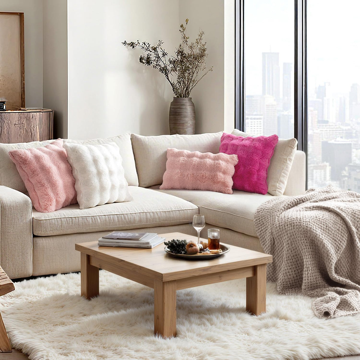 MIULEE thick plush fur with 1.2 cm pile for lasting warmth and comfort.