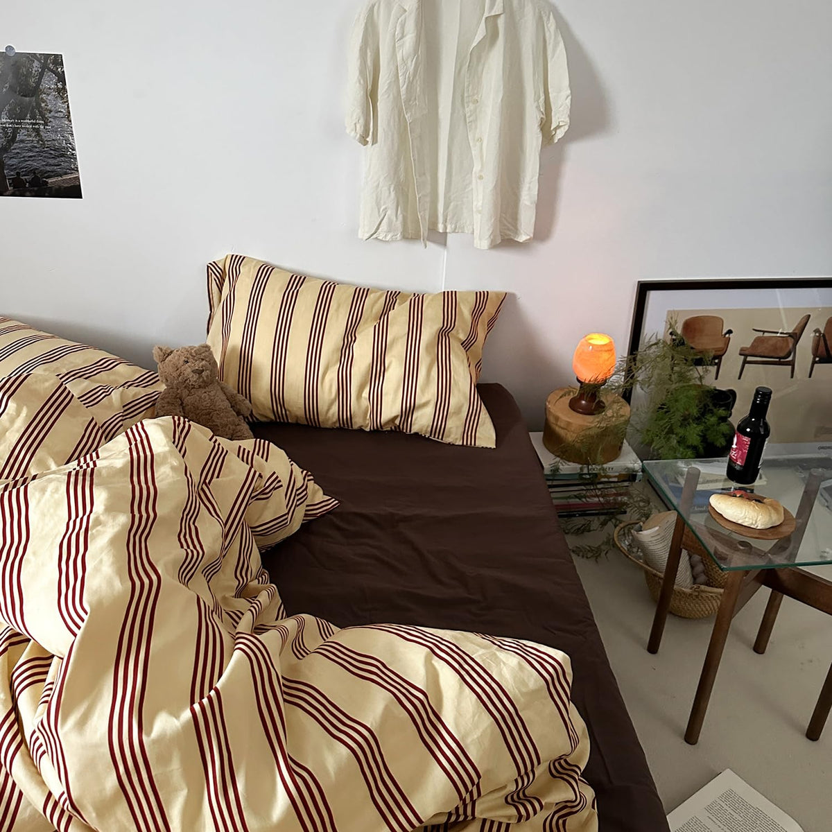 Mixinni bedding set styled in a modern room demonstrates mid-century charm.