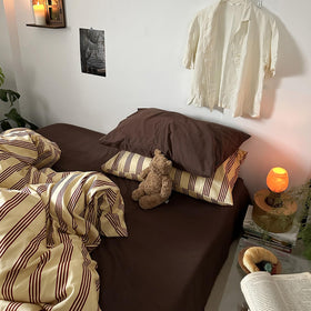 Mixinni duvet cover closeup reveals premium cotton texture and breathable softness.