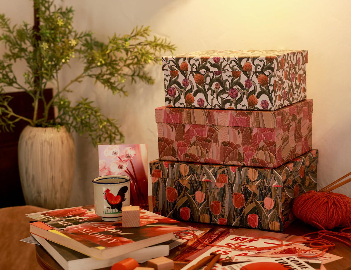 MIZFRUZZY pink floral-pattern box ideal for photos and keepsakes.