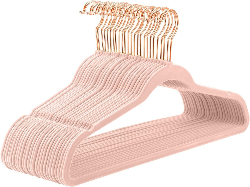 MIZGI premium velvet hangers with blush pink flocking and rose gold hooks for anti-slip support.