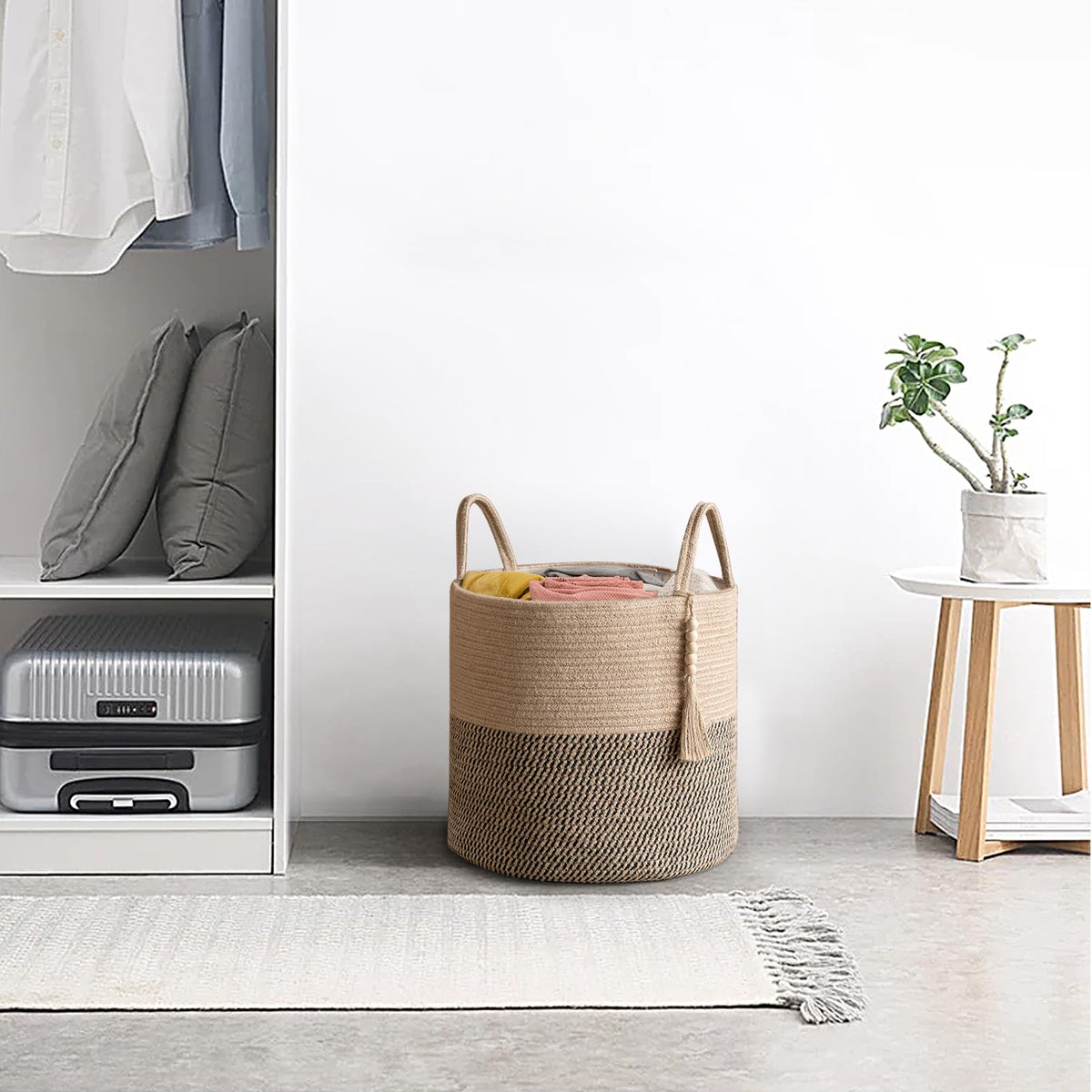 Mkono lined interior protects contents and keeps clean look