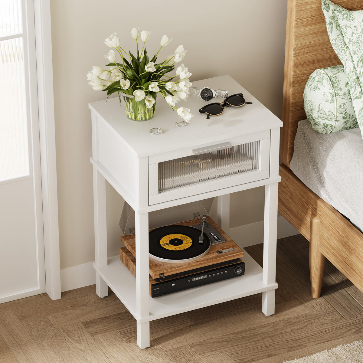 MMEOLUOOK nightstand wood finish close-up highlighting sturdy surface