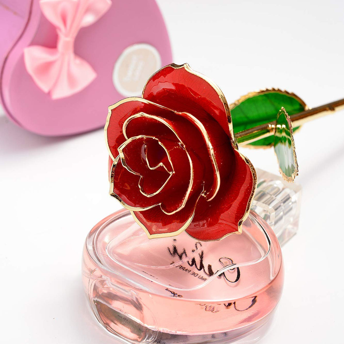 MNIEYU Gold Rose petals edged with 24K gold for luxurious detail