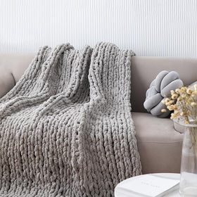 MocaDng Kids Pets 40x40 Blanket keeps little ones cozy on chilly days.