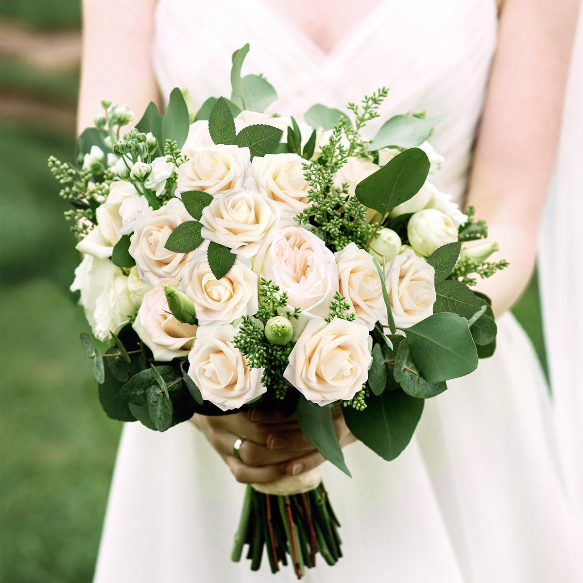 Mocoosy kraft box packaging with cream roses for gifting