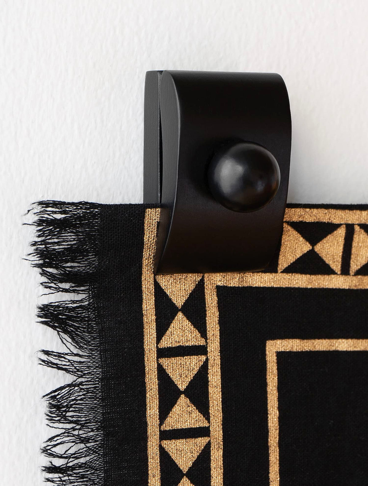 MOCTUS 4-quilt hangers for wall display on a white wall