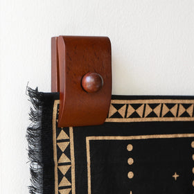MOCTUS brown finish clips add warmth to any quilt wall display.