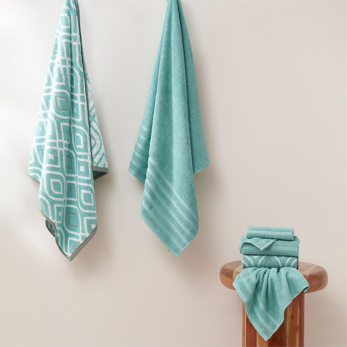 Modern Threads bath towels 27x54 show jacquard texture and durable plushness.